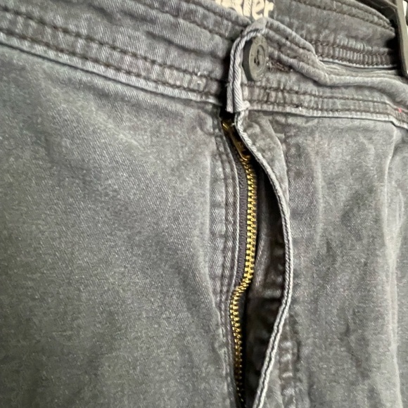 Wrangler Men's Black Cargo Shorts - Picture 3 of 8